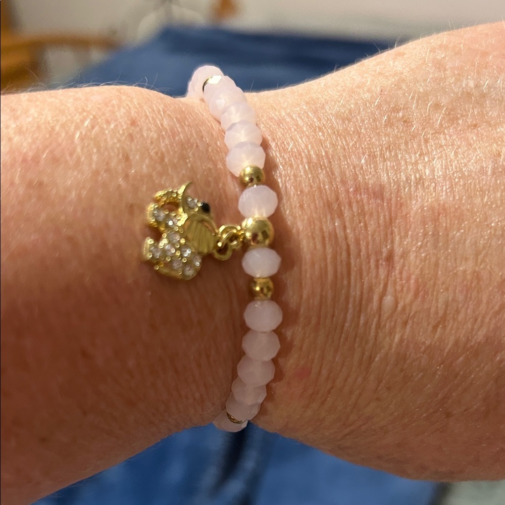 Elegant Pink Beaded Bracelet with Gold Elephant Charm NWOT - Picture 3 of 4